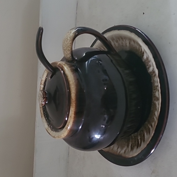 Vintage Pfaltzgraff serving crock with matching serving plate in a gorgeous drip - Picture 1 of 16